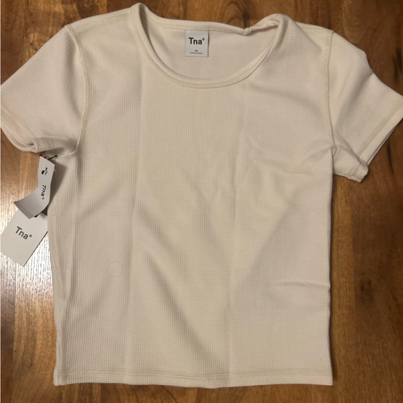BWT TNA Aritzia Waffle Baby Tee in Cream - Picture 1 of 3